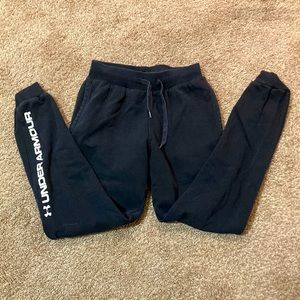 Men’s size small under armor sweatpants.